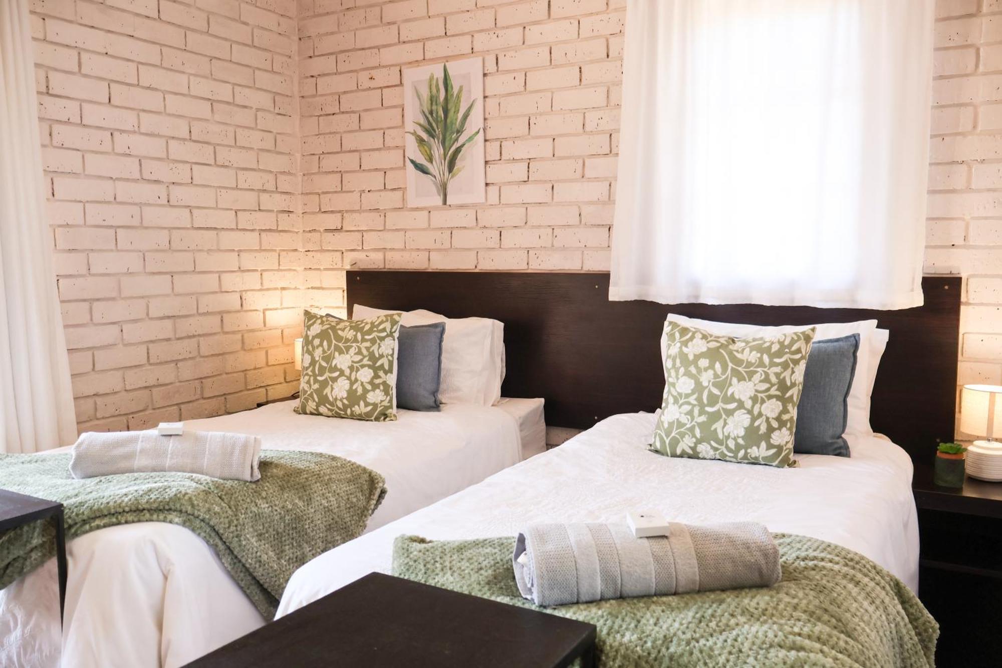 Bed and Breakfast Rooiberg View Кларенс Экстерьер фото