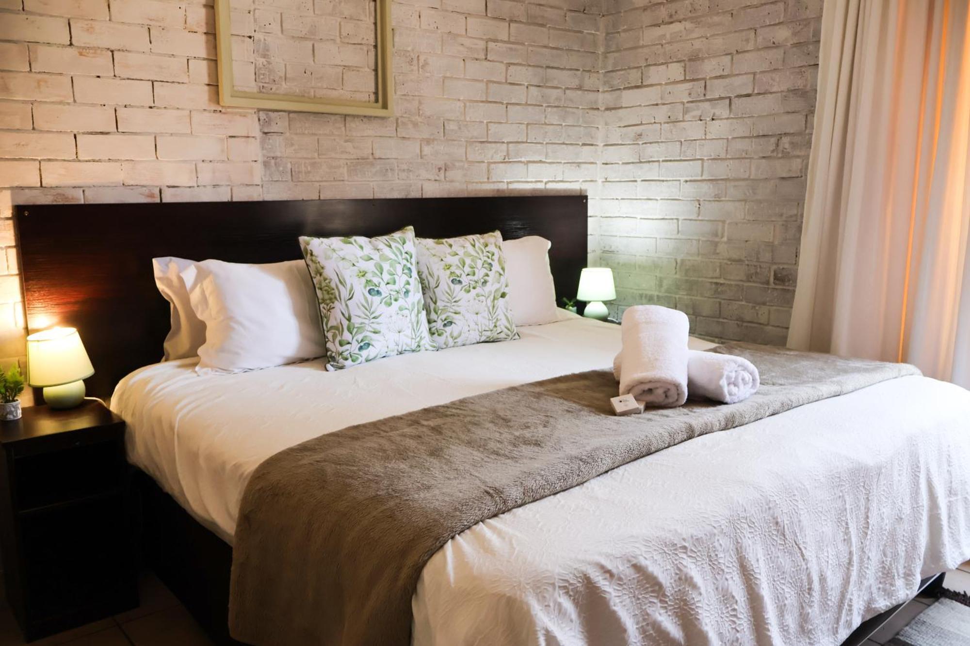 Bed and Breakfast Rooiberg View Кларенс Экстерьер фото
